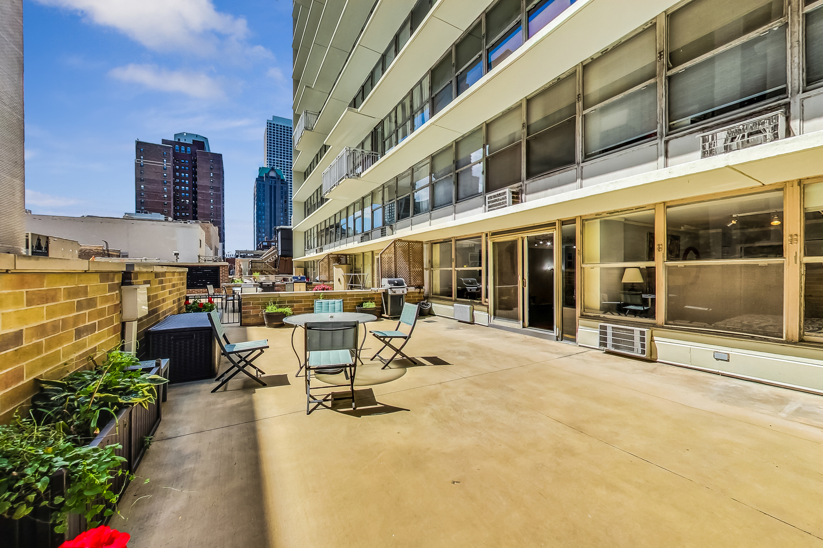 1000 N LAKE SHORE Drive Unit: 305