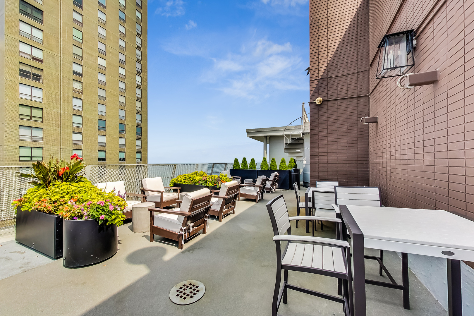 1000 N LAKE SHORE Drive Unit: 305