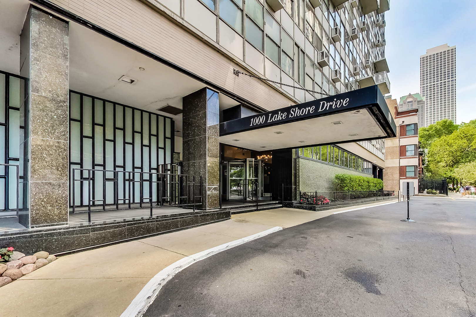 1000 N LAKE SHORE Drive Unit: 305