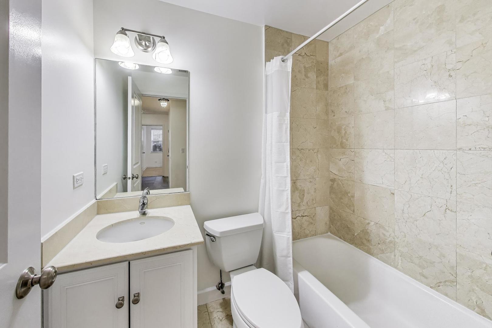 6414 N PAULINA Street Unit: G