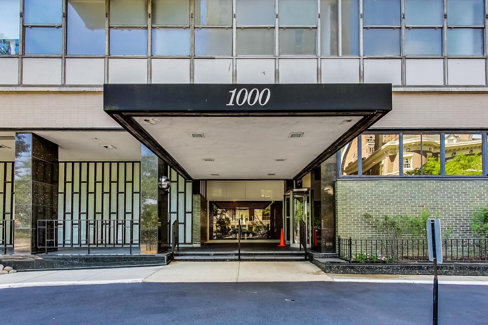 1000 N Lake Shore Drive Unit: 2304