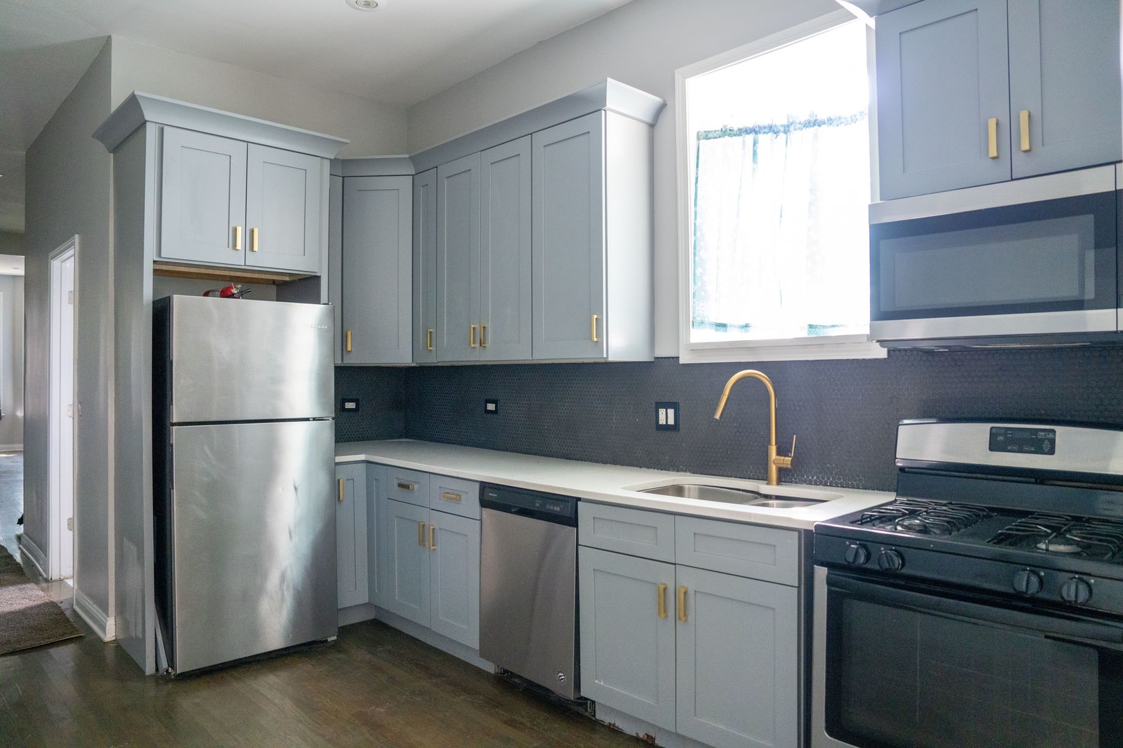 5906 S CALUMET Avenue