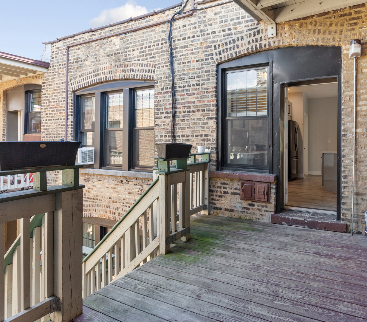 1062 W Glenlake Avenue Unit: 3