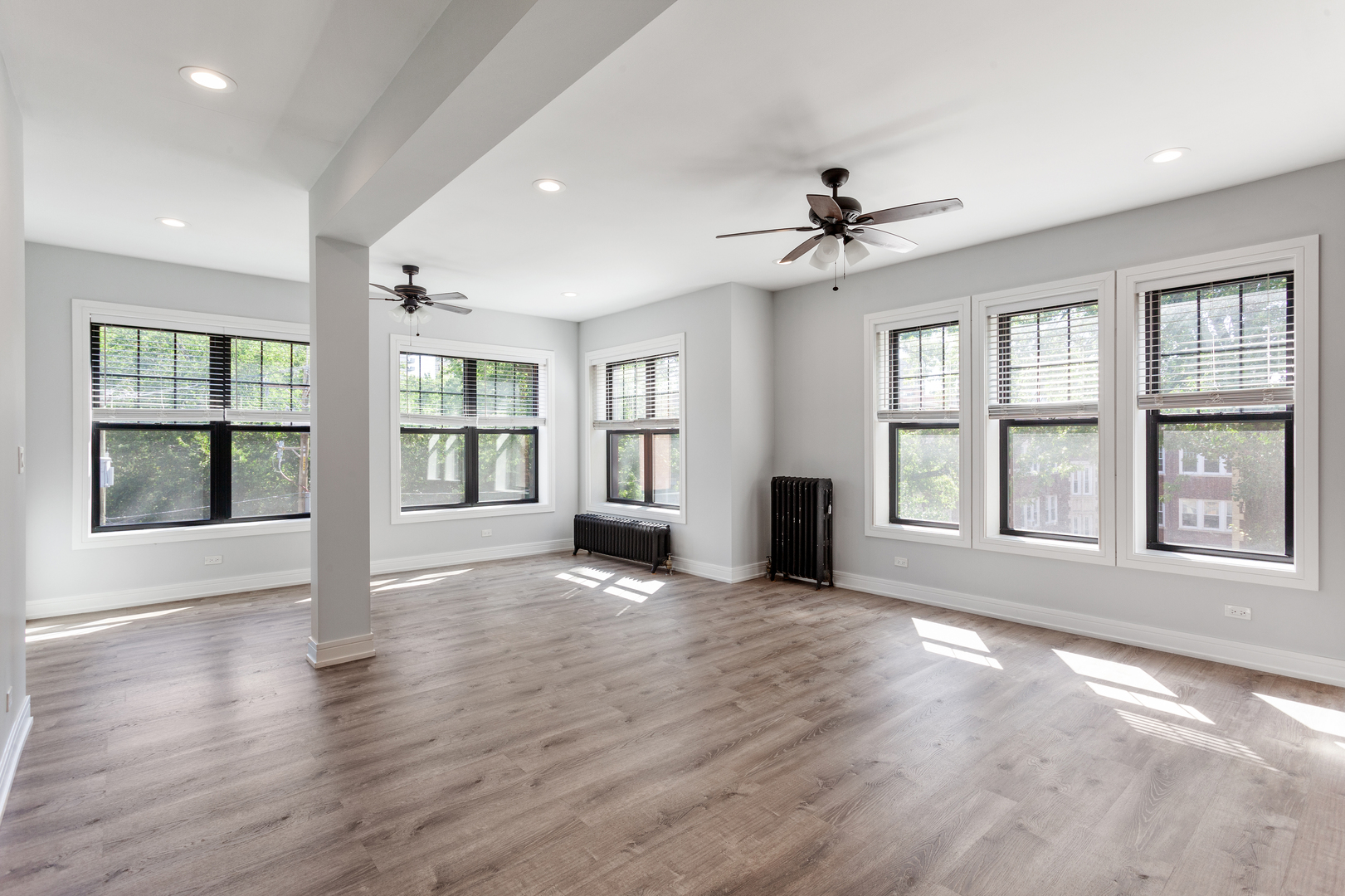 1062 W Glenlake Avenue Unit: 3