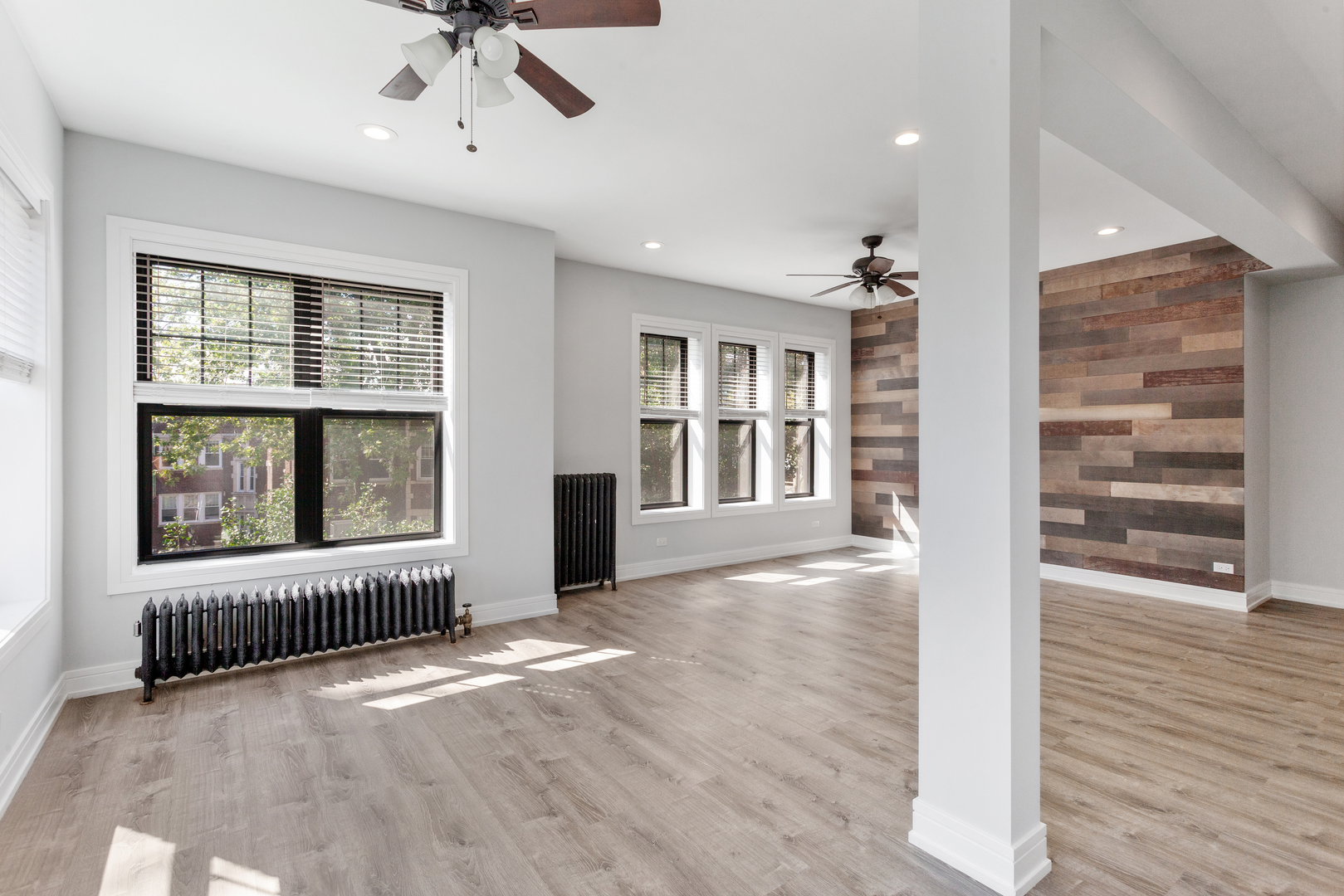 1062 W Glenlake Avenue Unit: 3