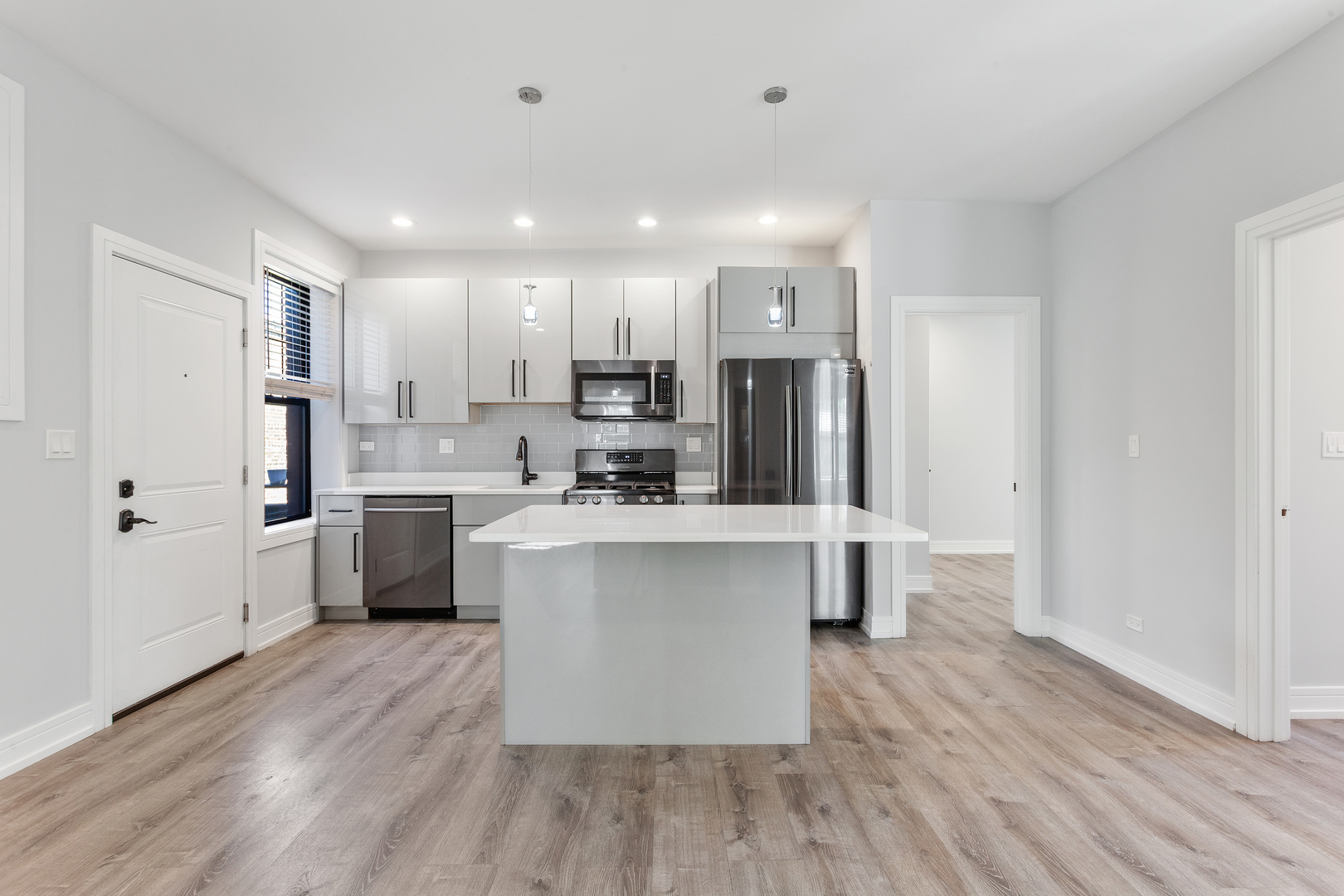 1062 W Glenlake Avenue Unit: 3