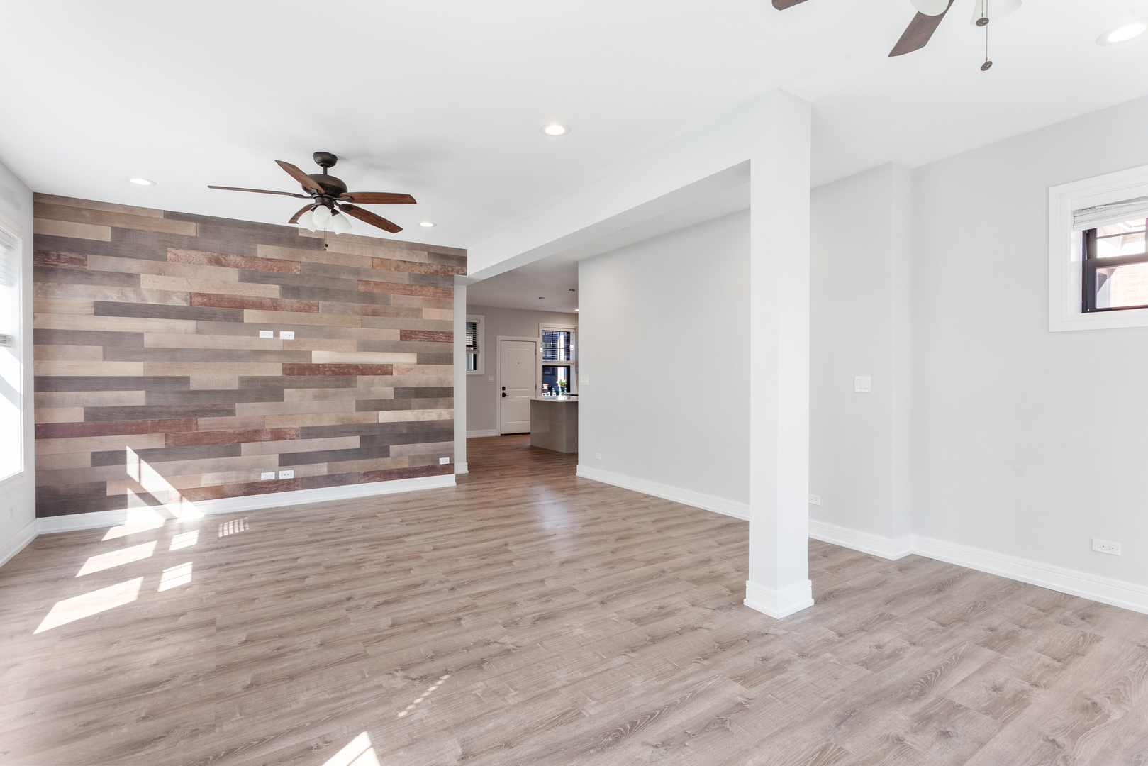 1062 W Glenlake Avenue Unit: 3