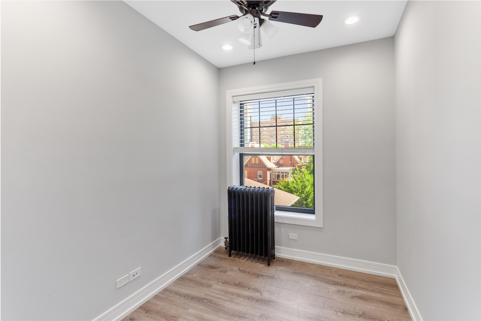 1062 W Glenlake Avenue Unit: 3