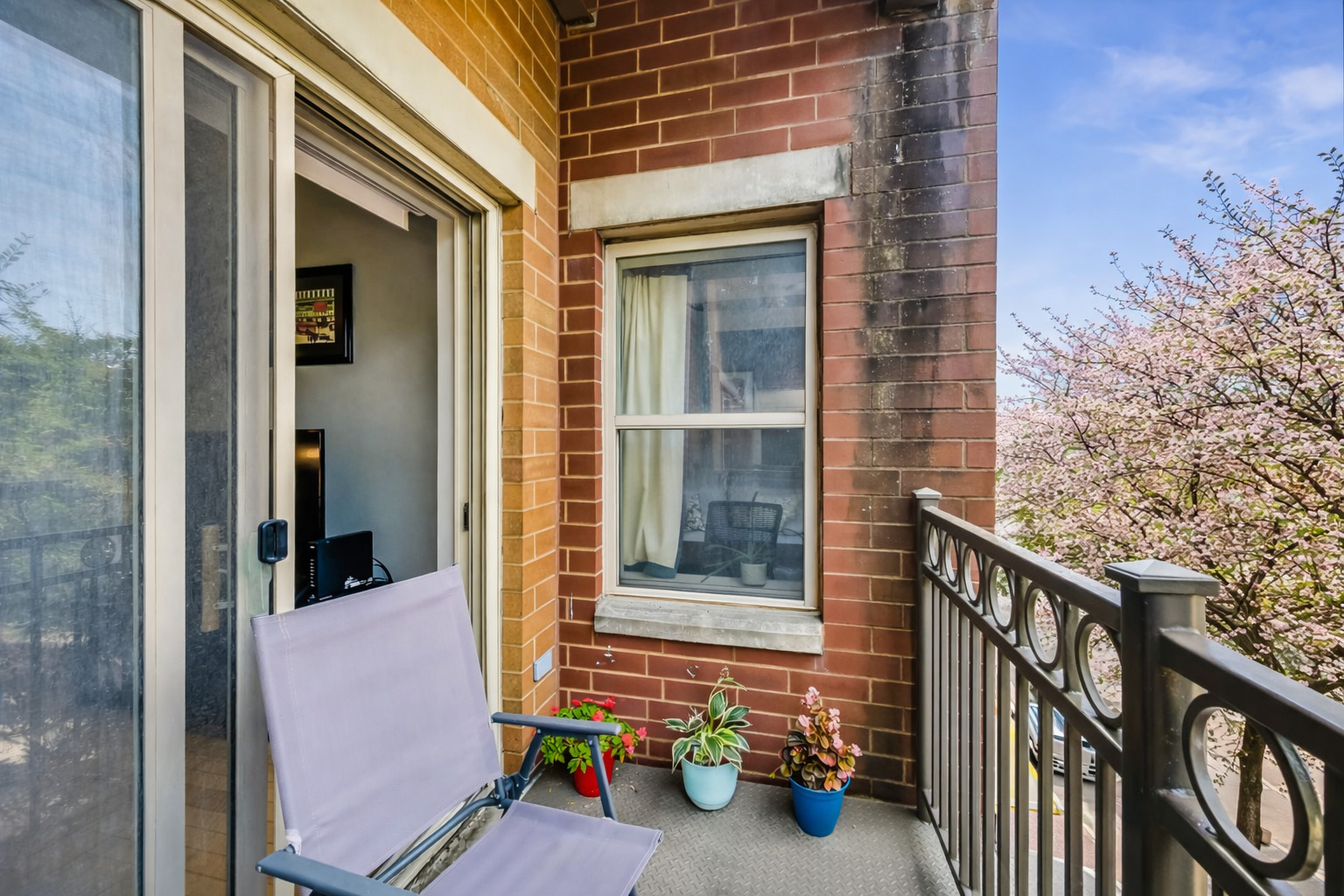 1155 W Roosevelt Road Unit: 304