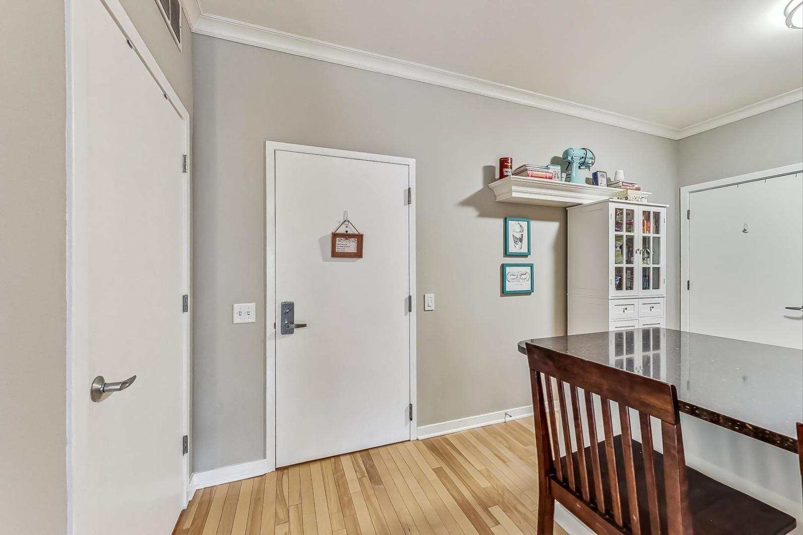 1155 W Roosevelt Road Unit: 304