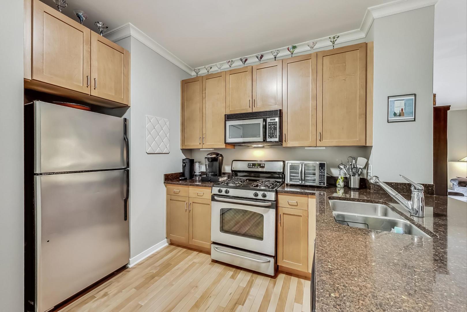 1155 W Roosevelt Road Unit: 304