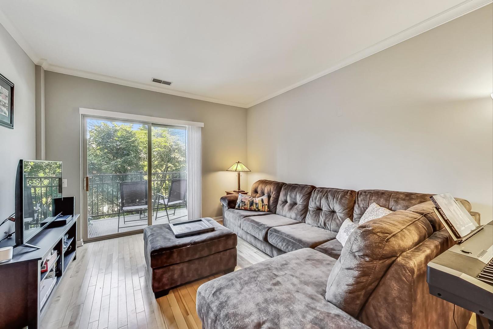 1155 W Roosevelt Road Unit: 304