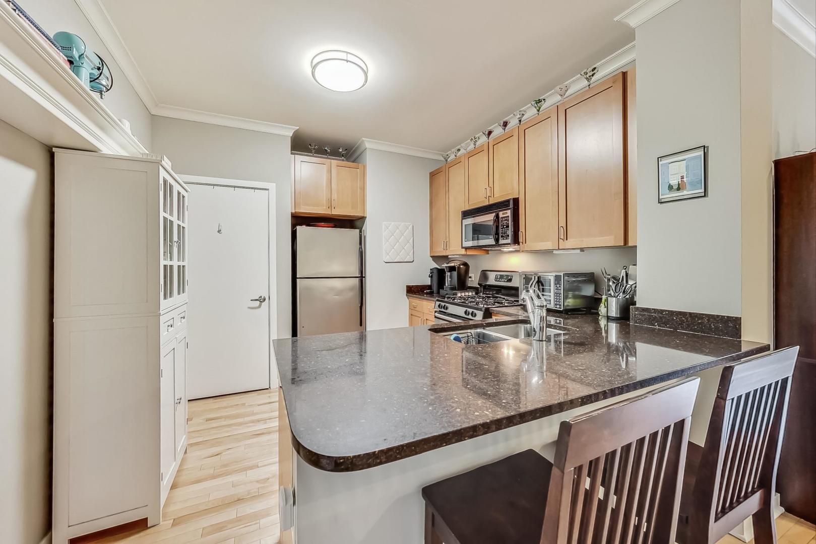 1155 W Roosevelt Road Unit: 304