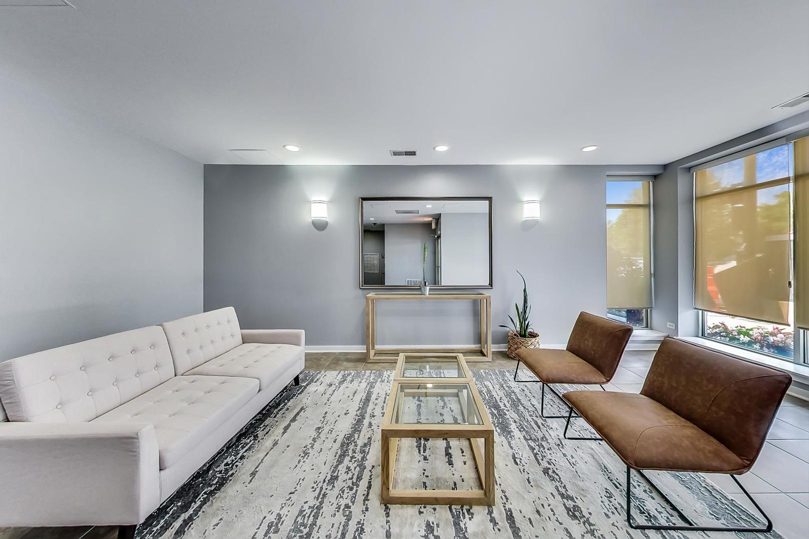 1155 W Roosevelt Road Unit: 304