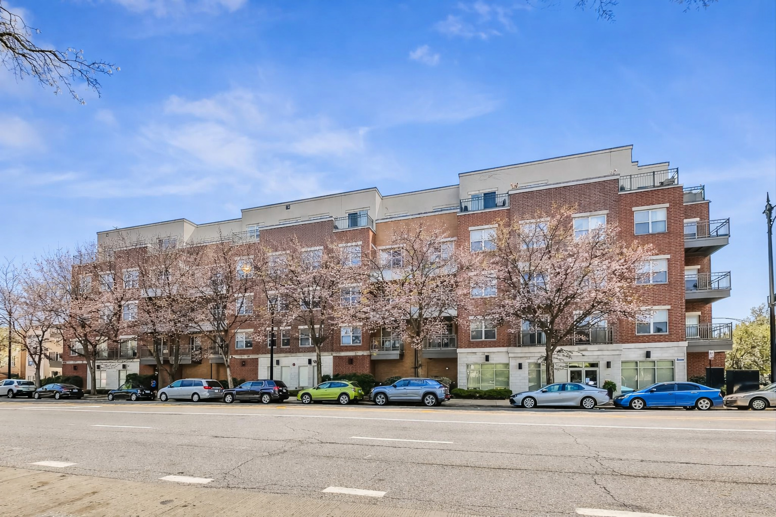 1155 W Roosevelt Road Unit: 304
