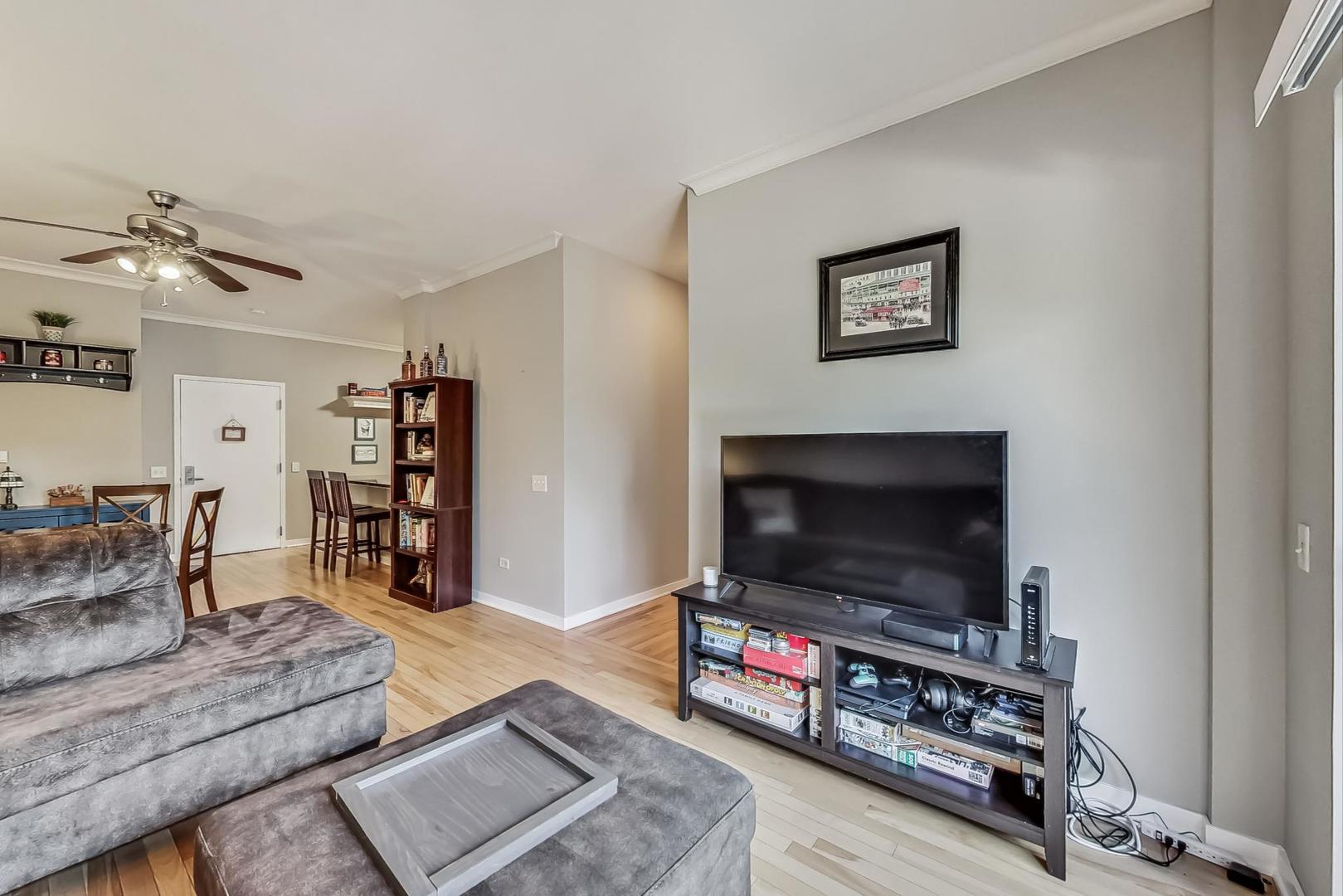 1155 W Roosevelt Road Unit: 304