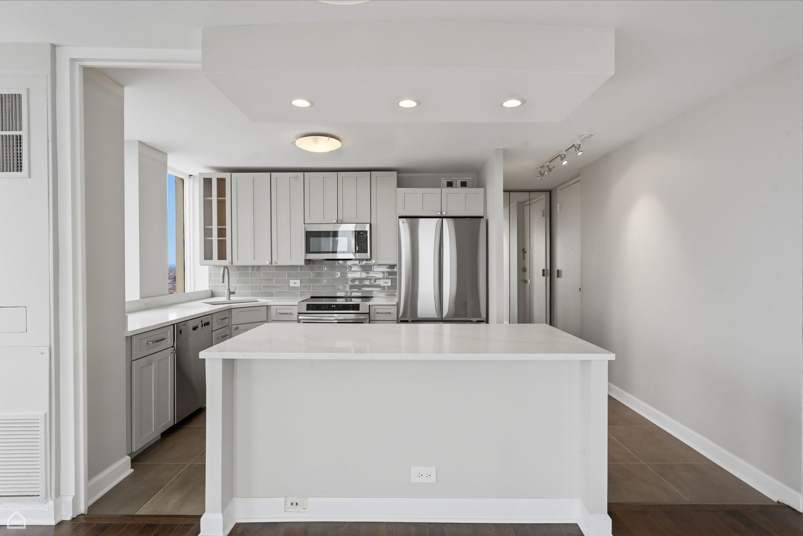 1660 N La Salle Drive Unit: 3501