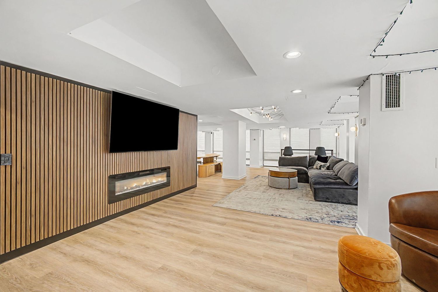 1660 N La Salle Drive Unit: 3501