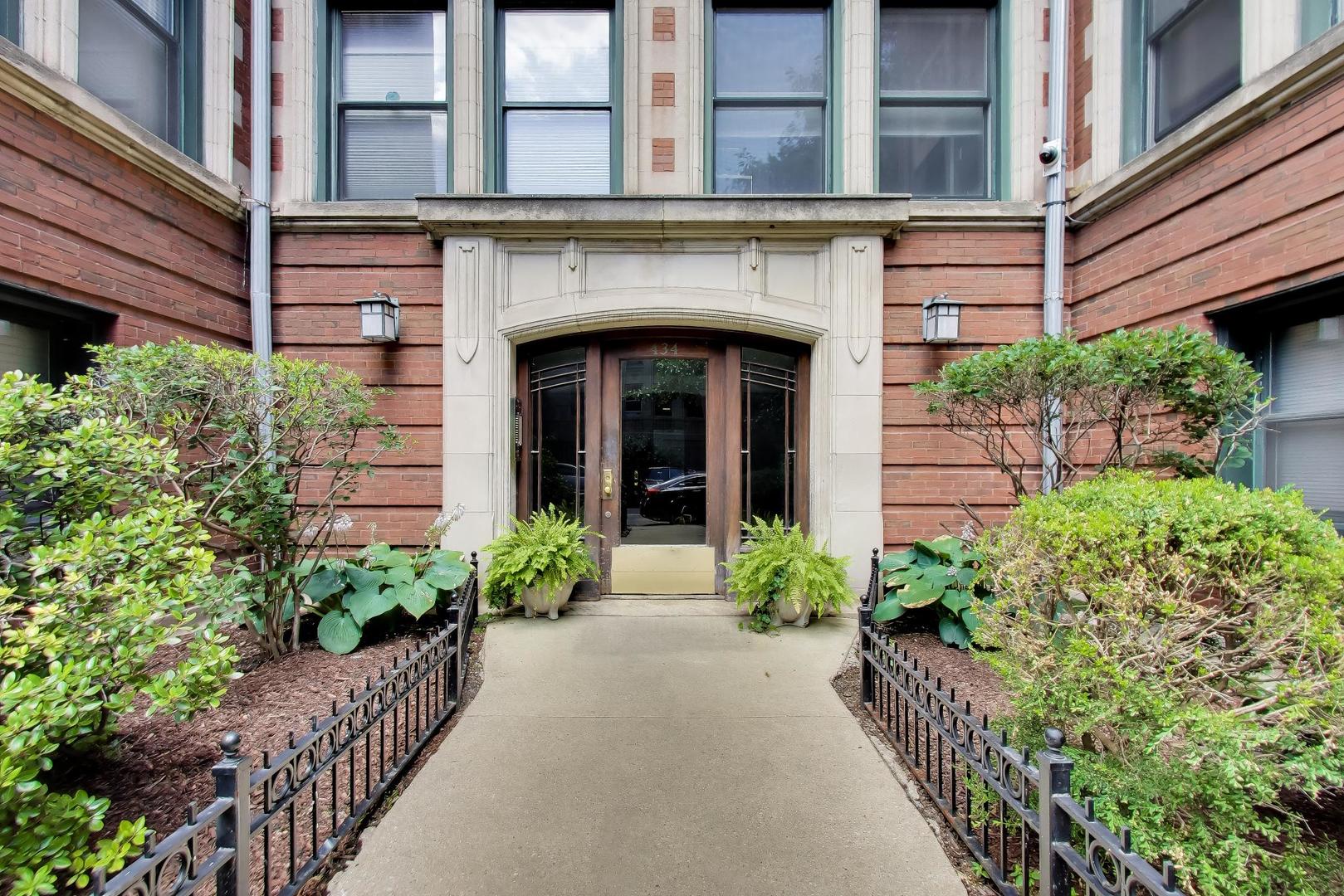 434 W Aldine Avenue Unit: 3A