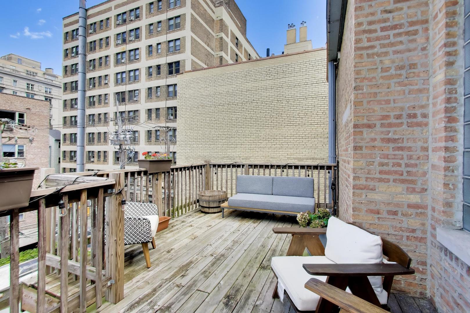 434 W Aldine Avenue Unit: 3A
