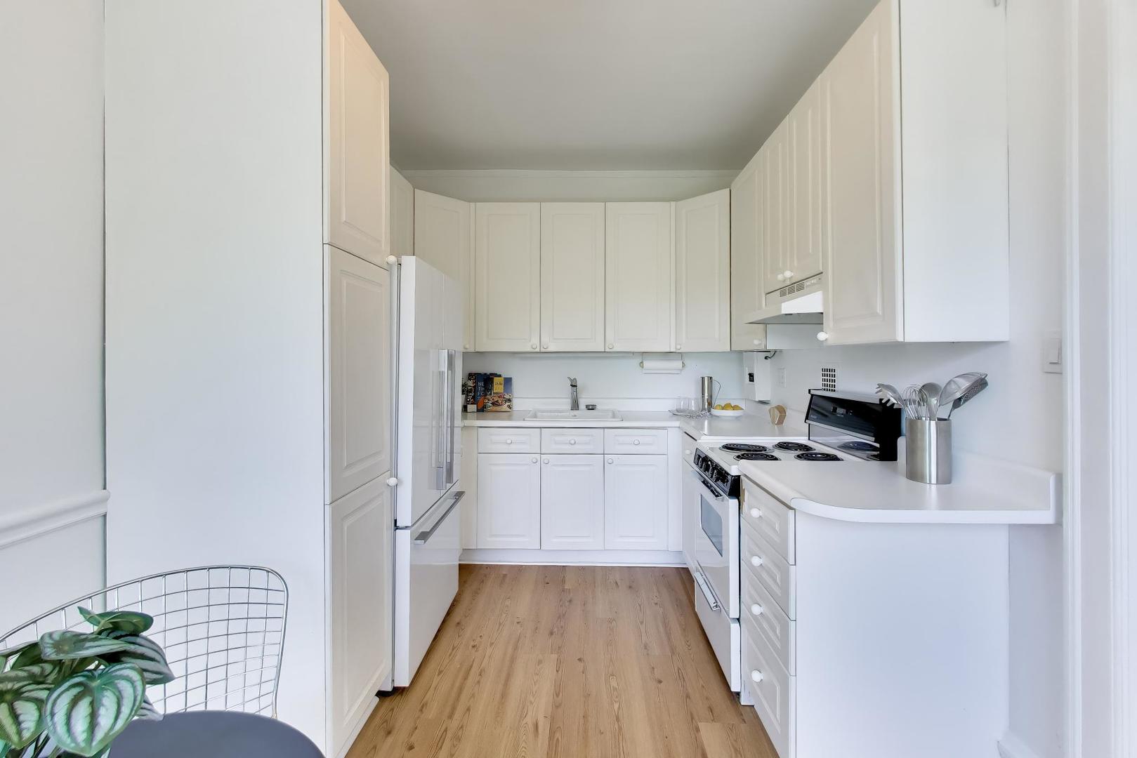 434 W Aldine Avenue Unit: 3A