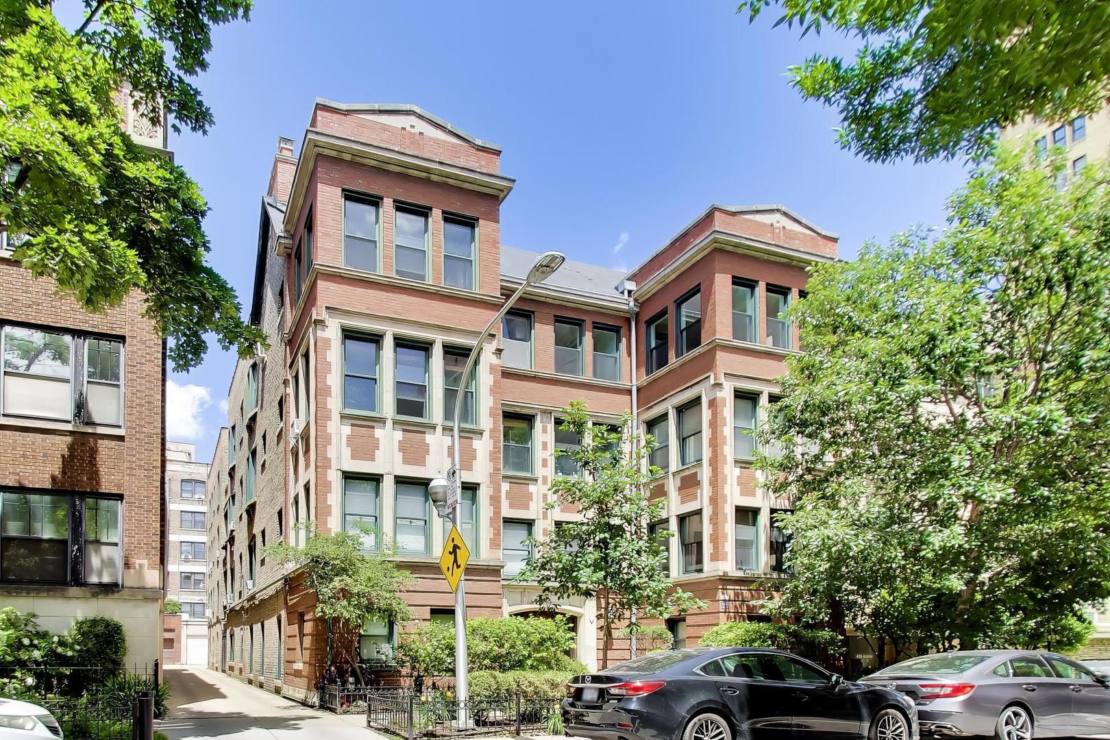 434 W Aldine Avenue Unit: 3A