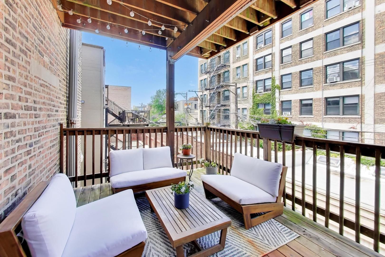 434 W Aldine Avenue Unit: 3A