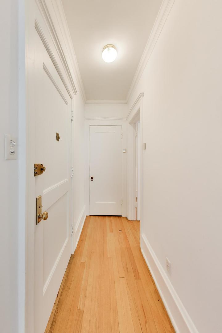 434 W Aldine Avenue Unit: 3A