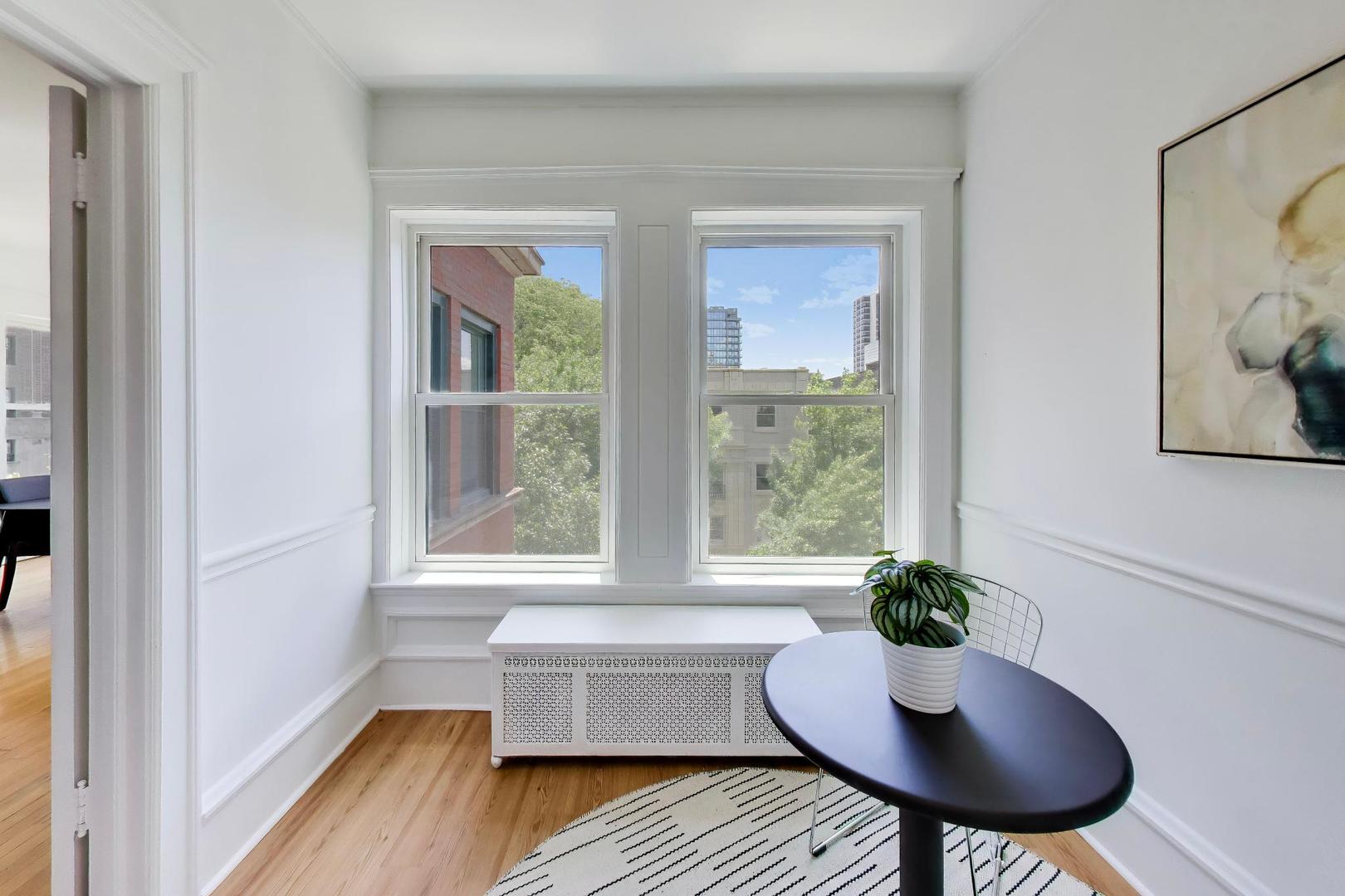 434 W Aldine Avenue Unit: 3A