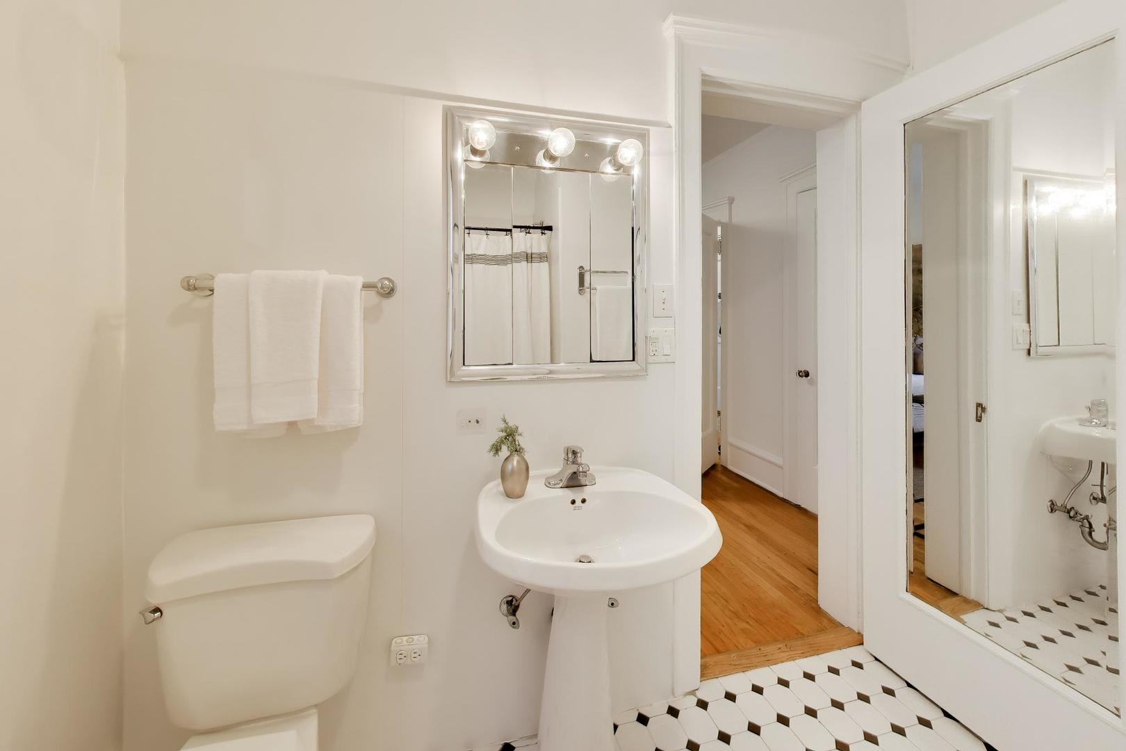 434 W Aldine Avenue Unit: 3A
