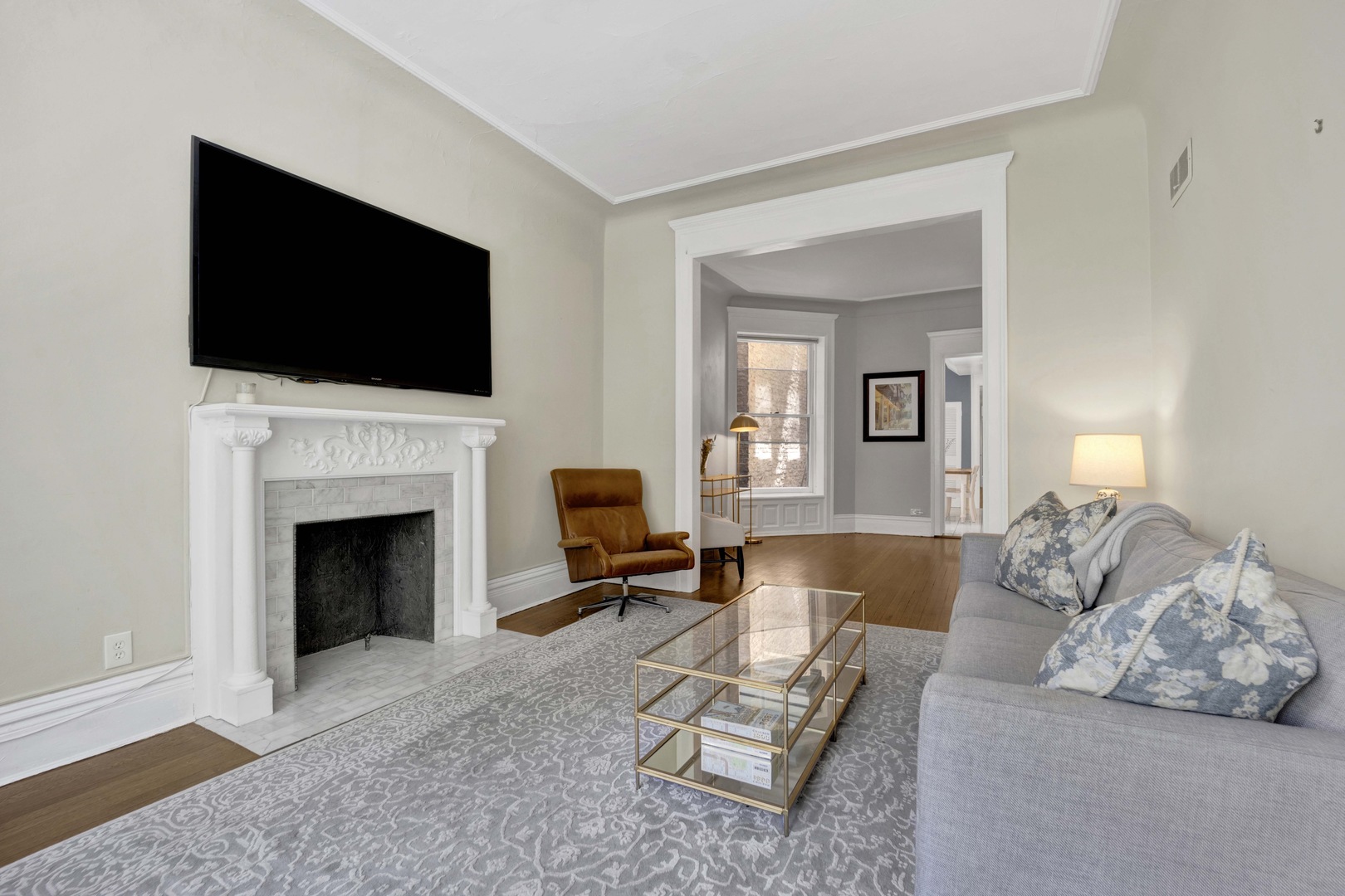 2120 N Clark Street Unit: 2