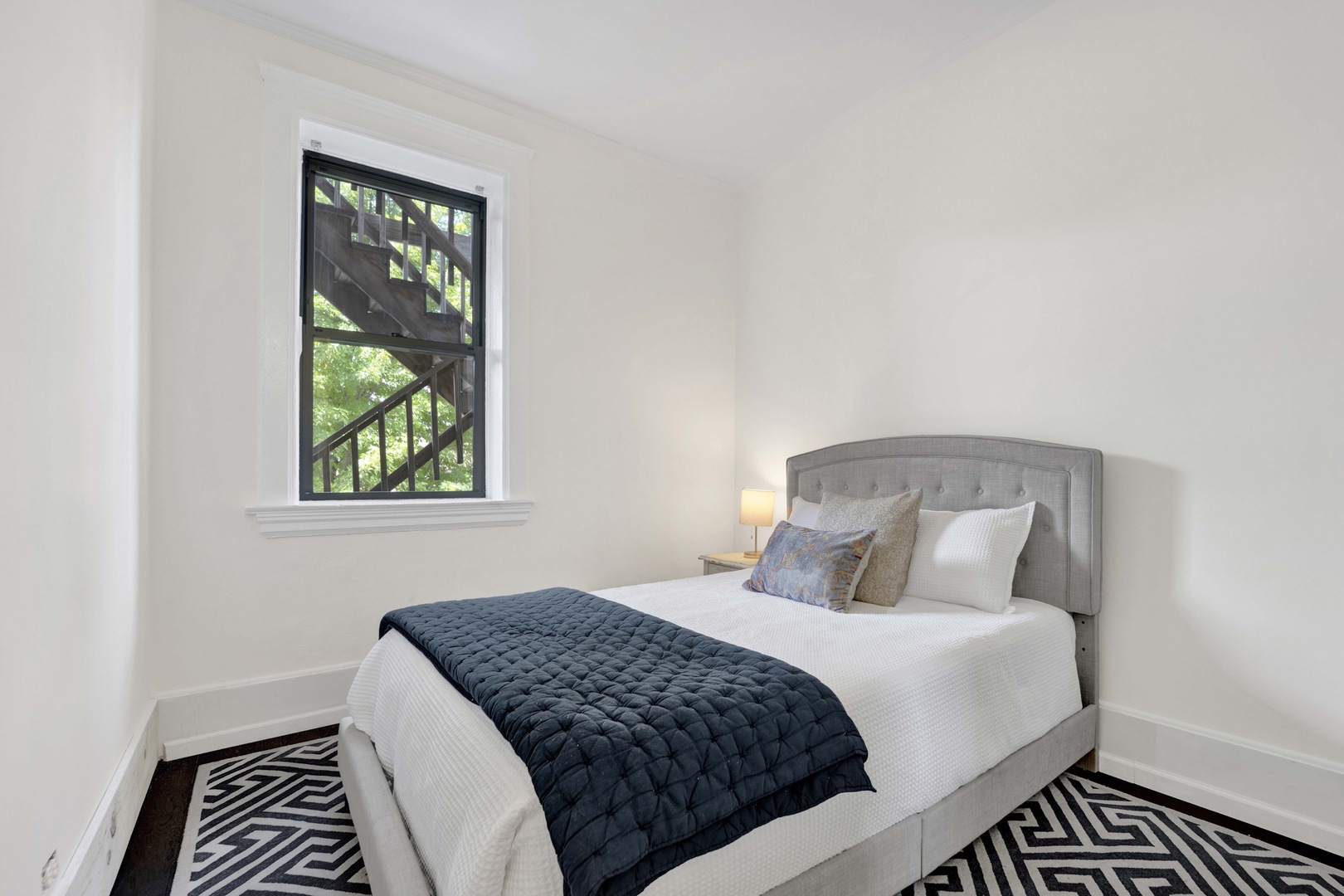 2120 N Clark Street Unit: 2