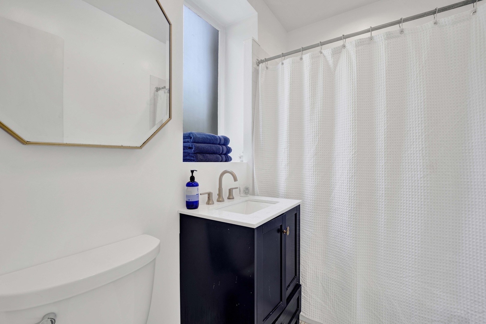 2120 N Clark Street Unit: 2