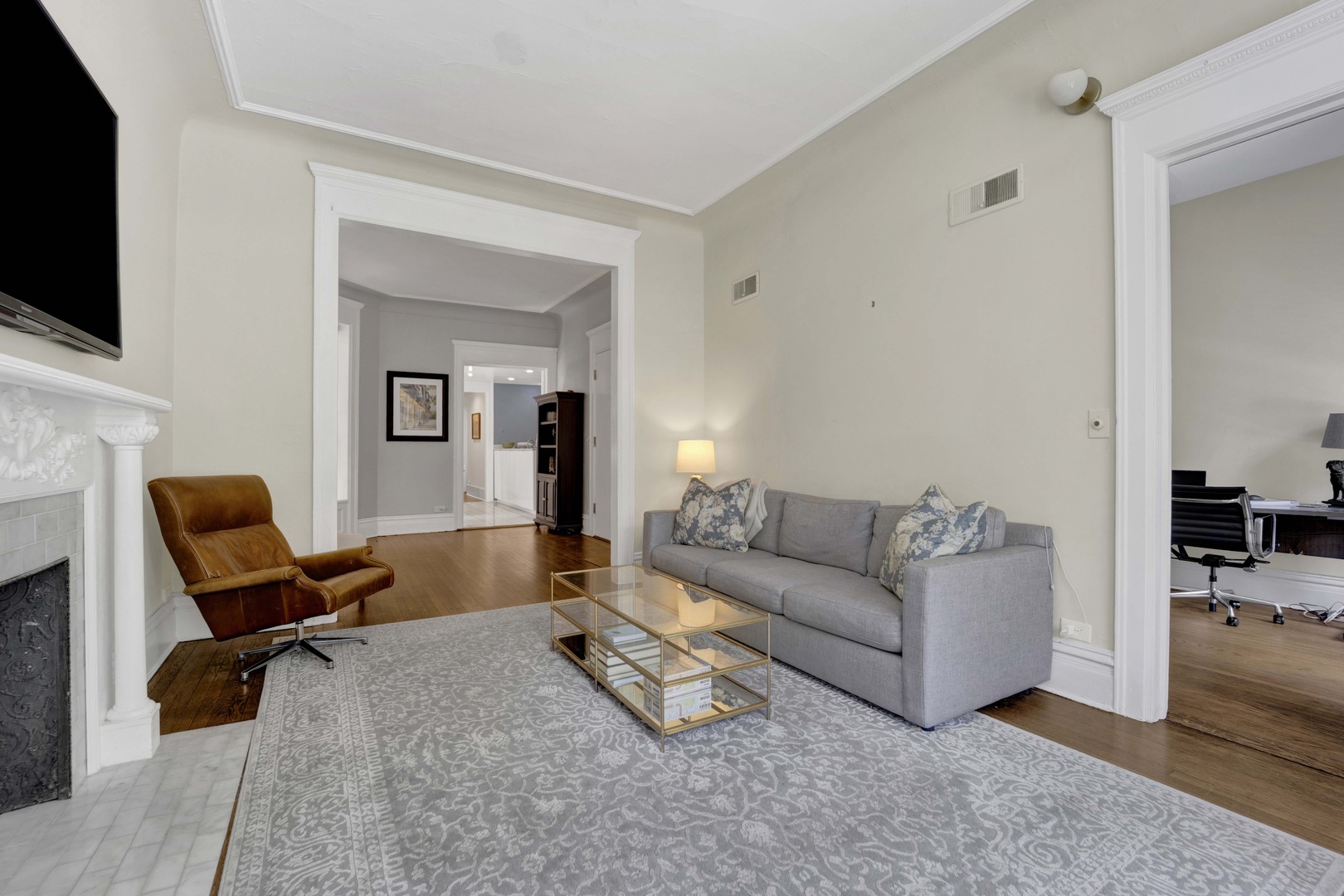 2120 N Clark Street Unit: 2
