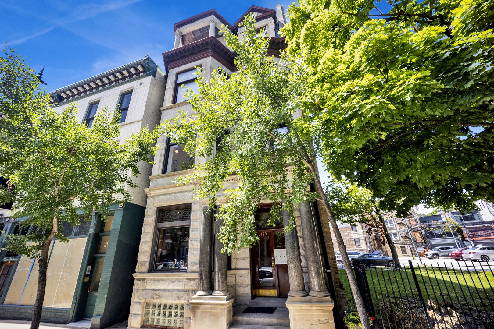 2120 N Clark Street Unit: 2
