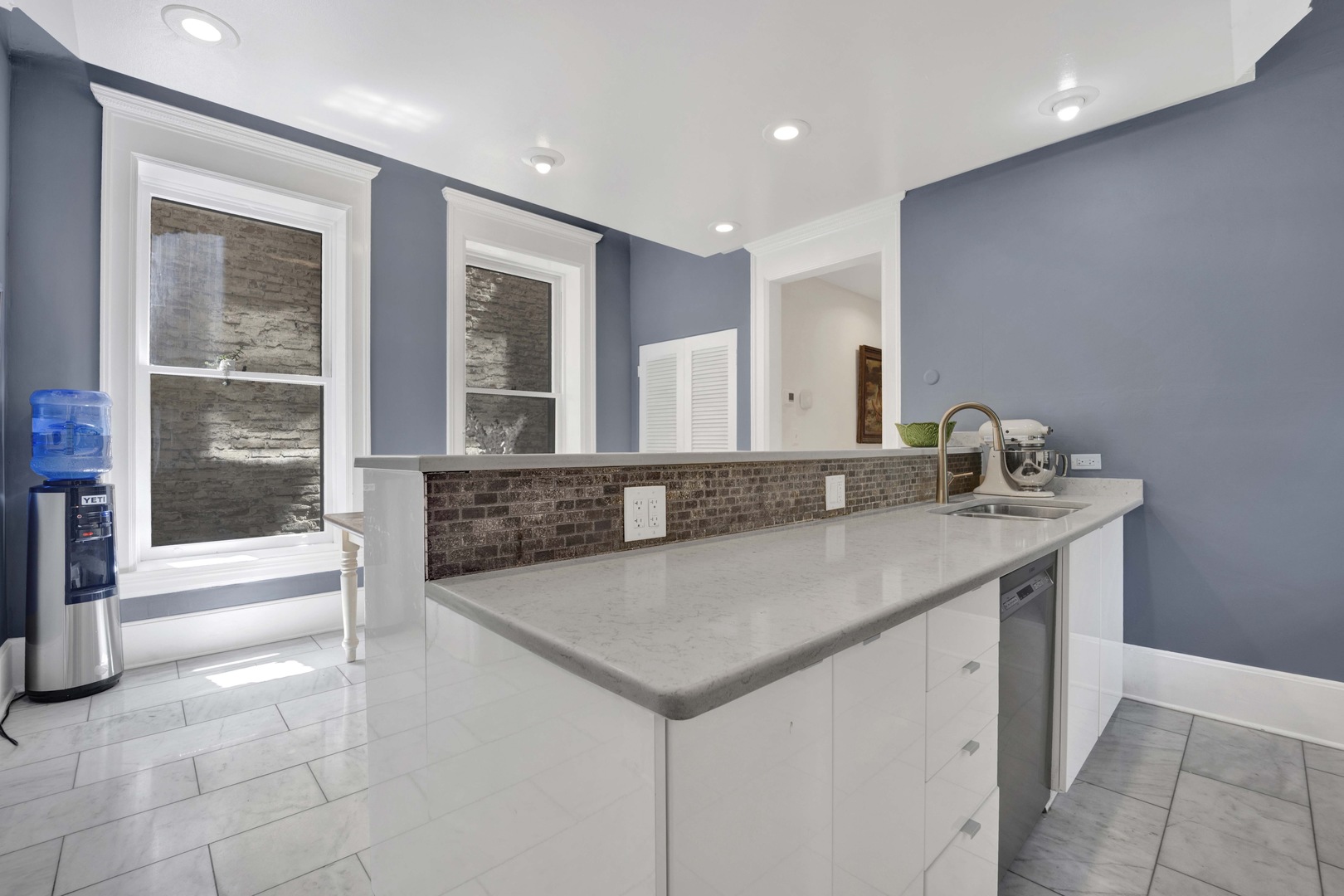 2120 N Clark Street Unit: 2