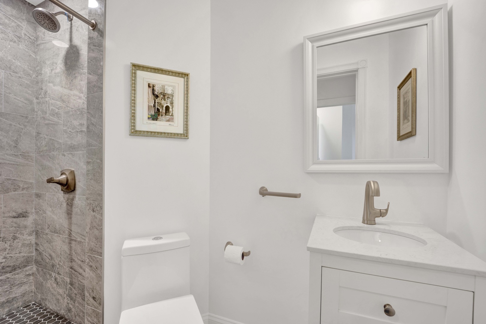 2120 N Clark Street Unit: 2