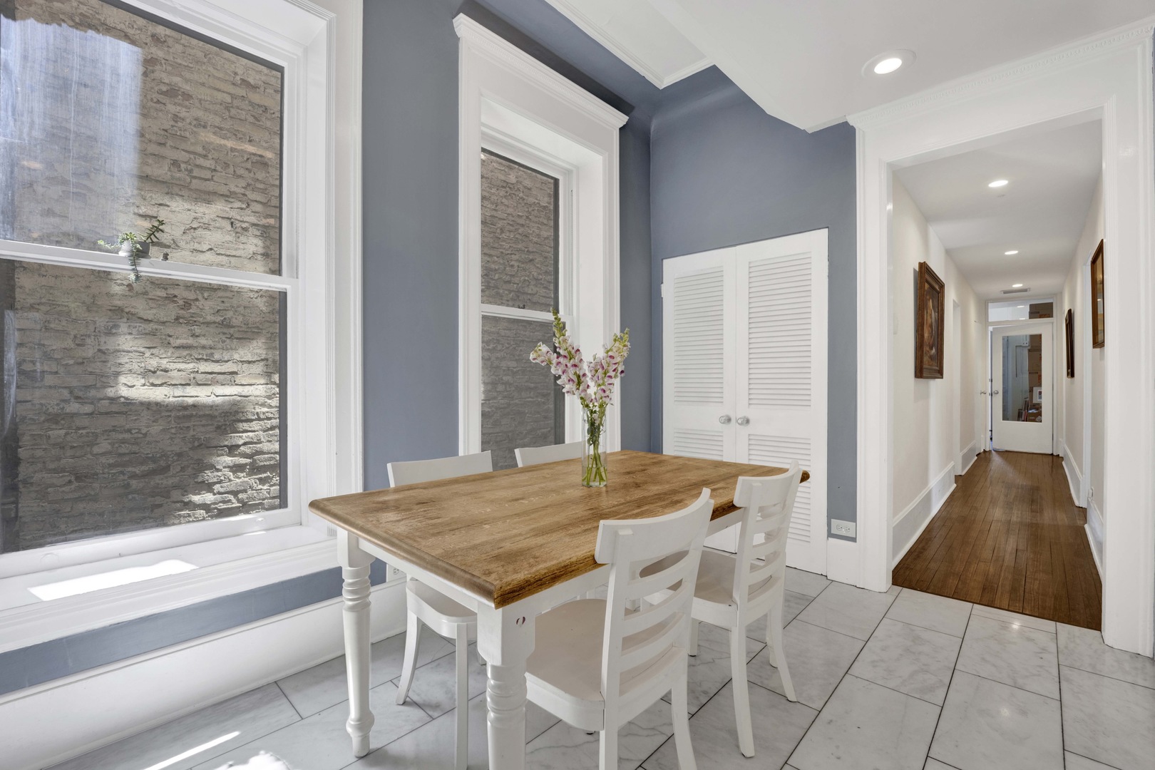 2120 N Clark Street Unit: 2