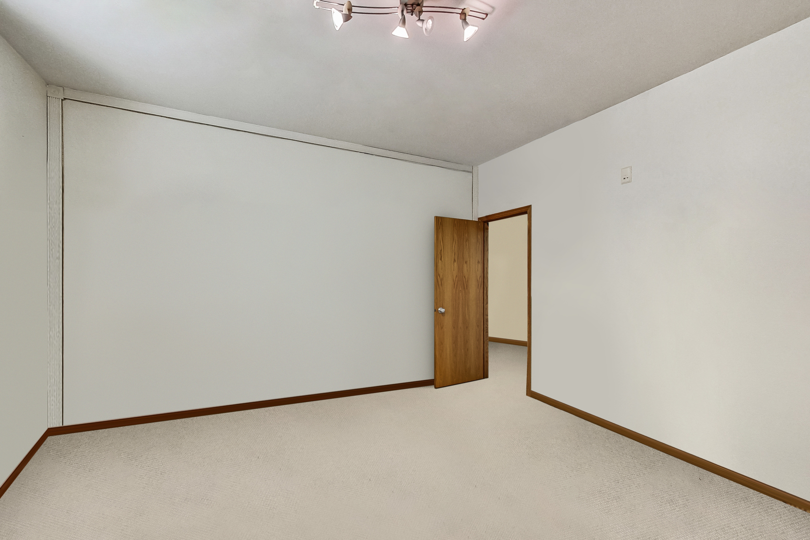 917 W Lakeside Place Unit: 1W