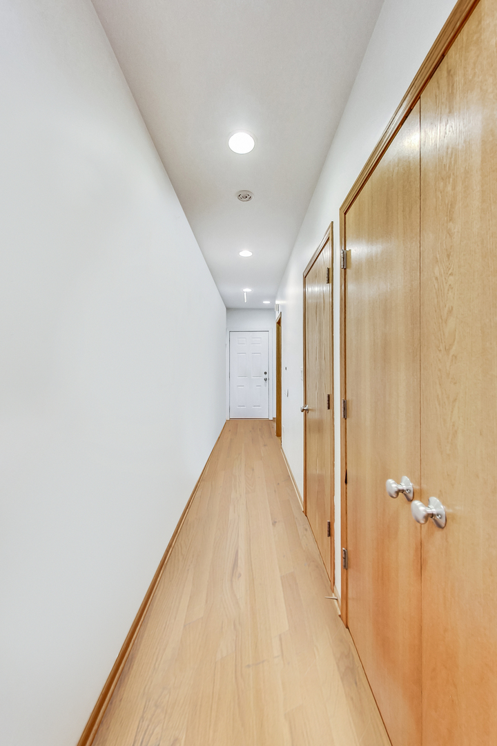 917 W Lakeside Place Unit: 1W
