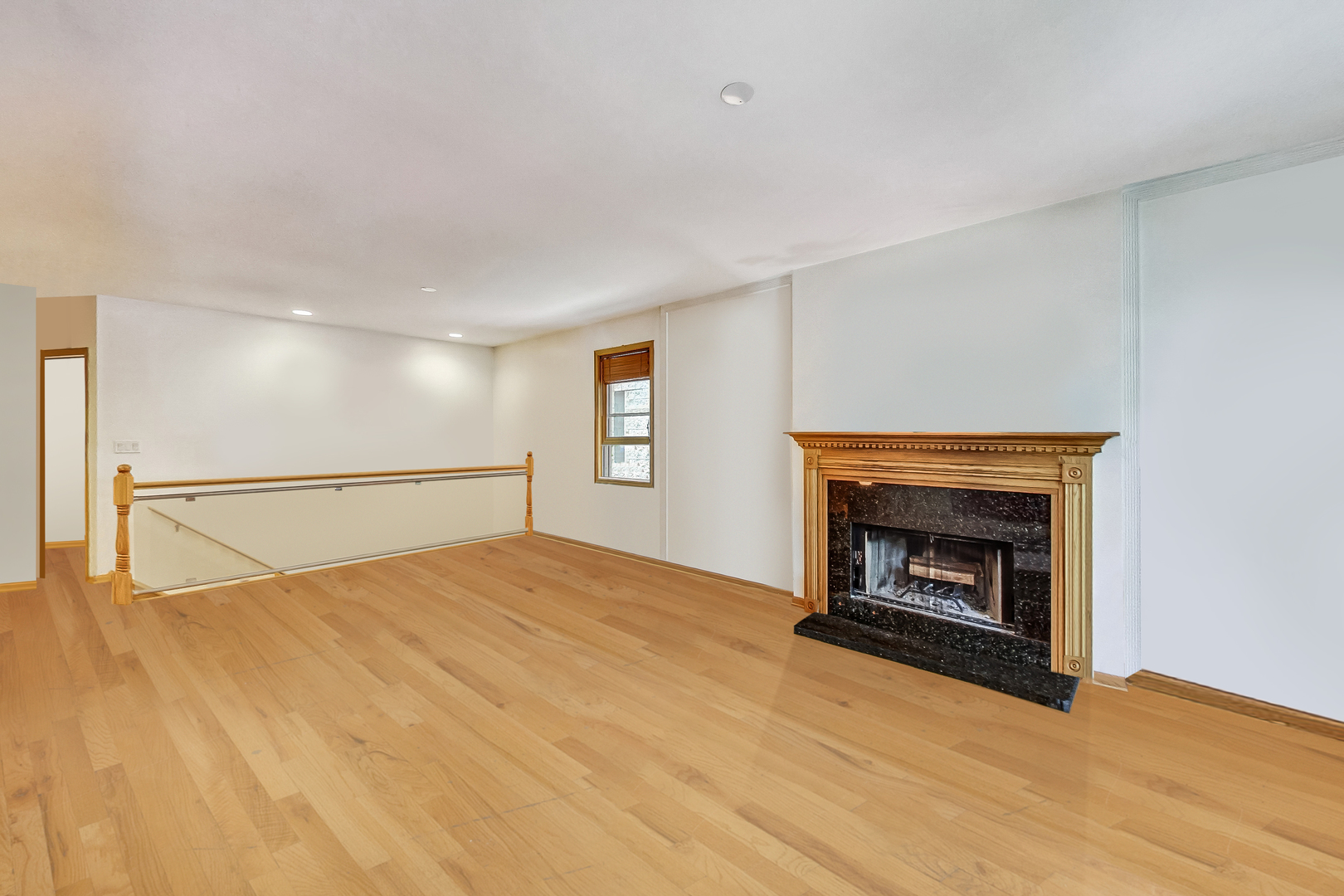 917 W Lakeside Place Unit: 1W