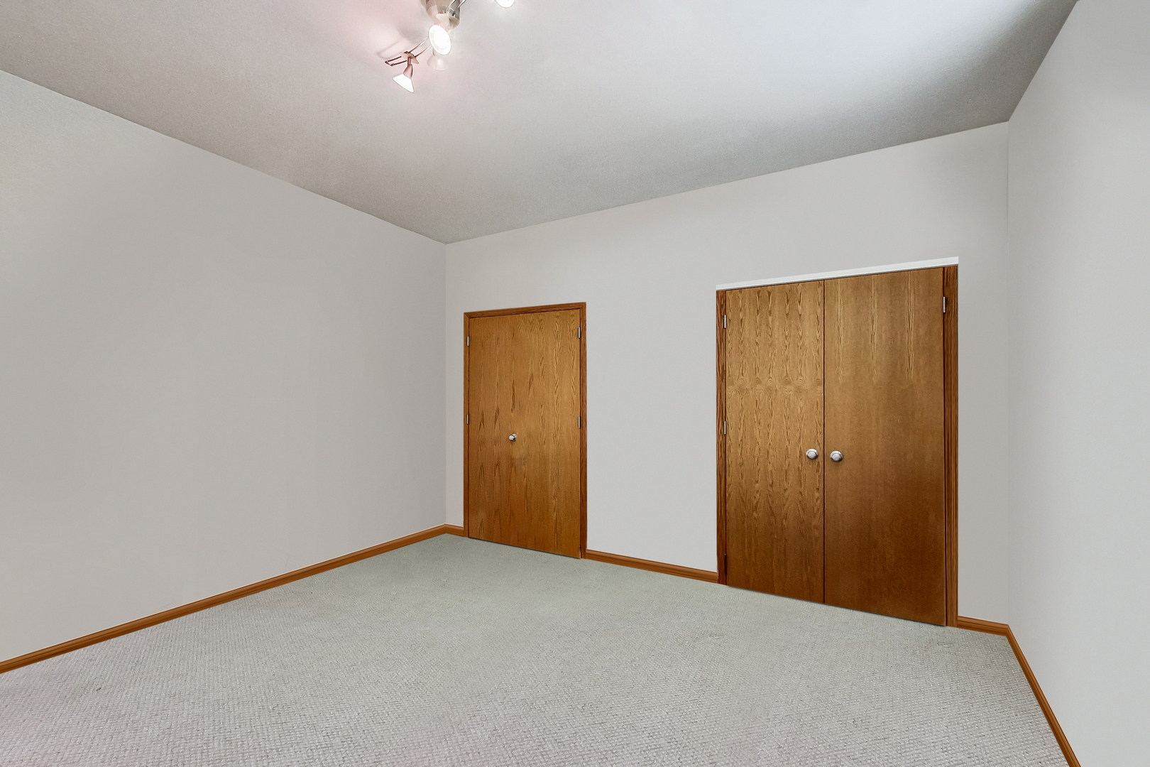 917 W Lakeside Place Unit: 1W