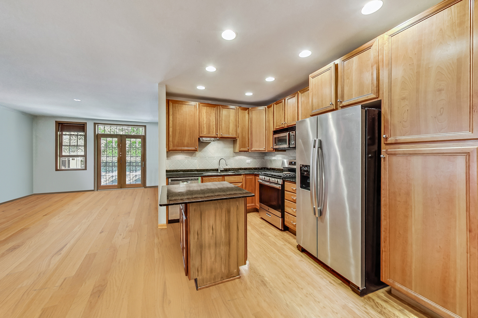 917 W Lakeside Place Unit: 1W