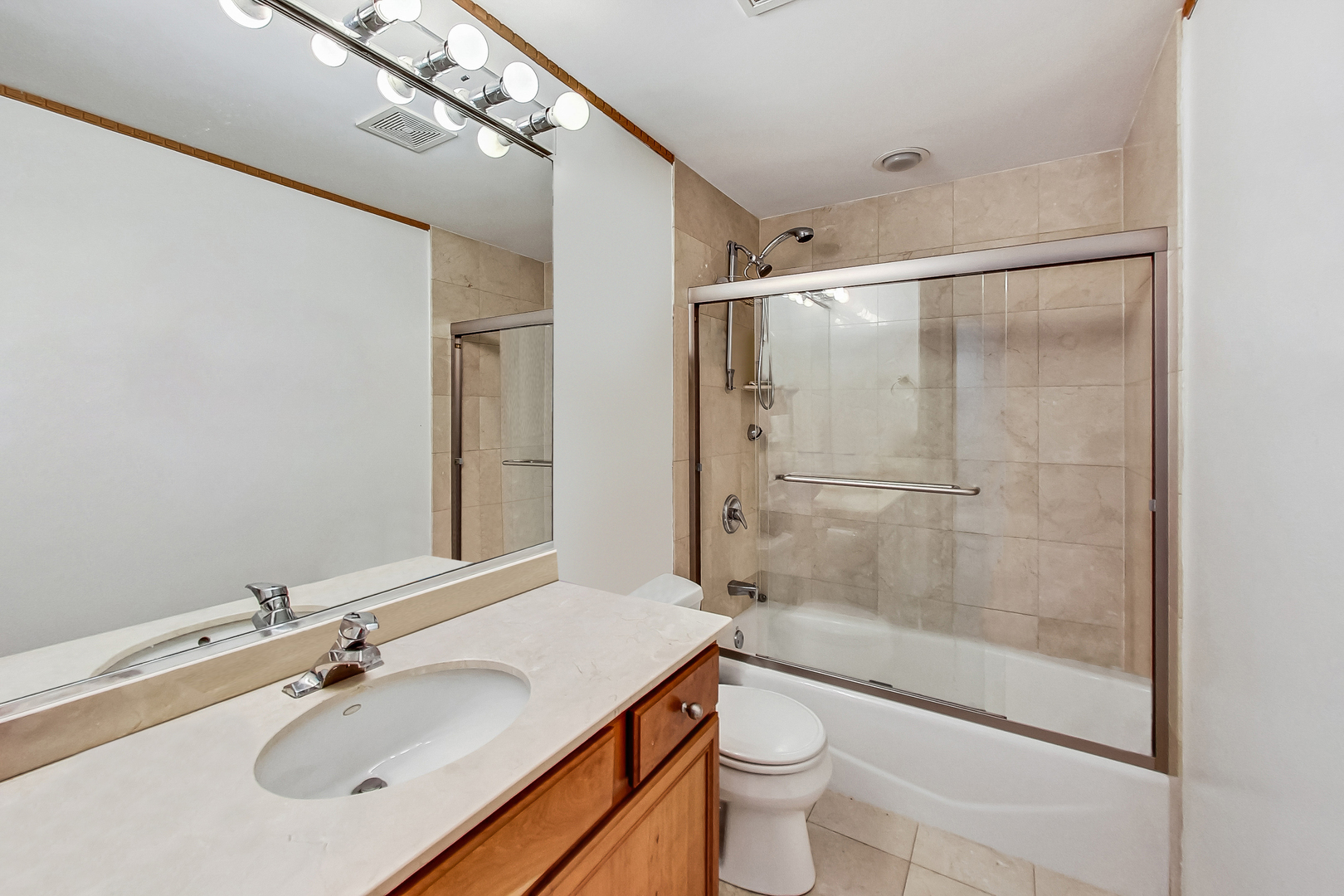 917 W Lakeside Place Unit: 1W