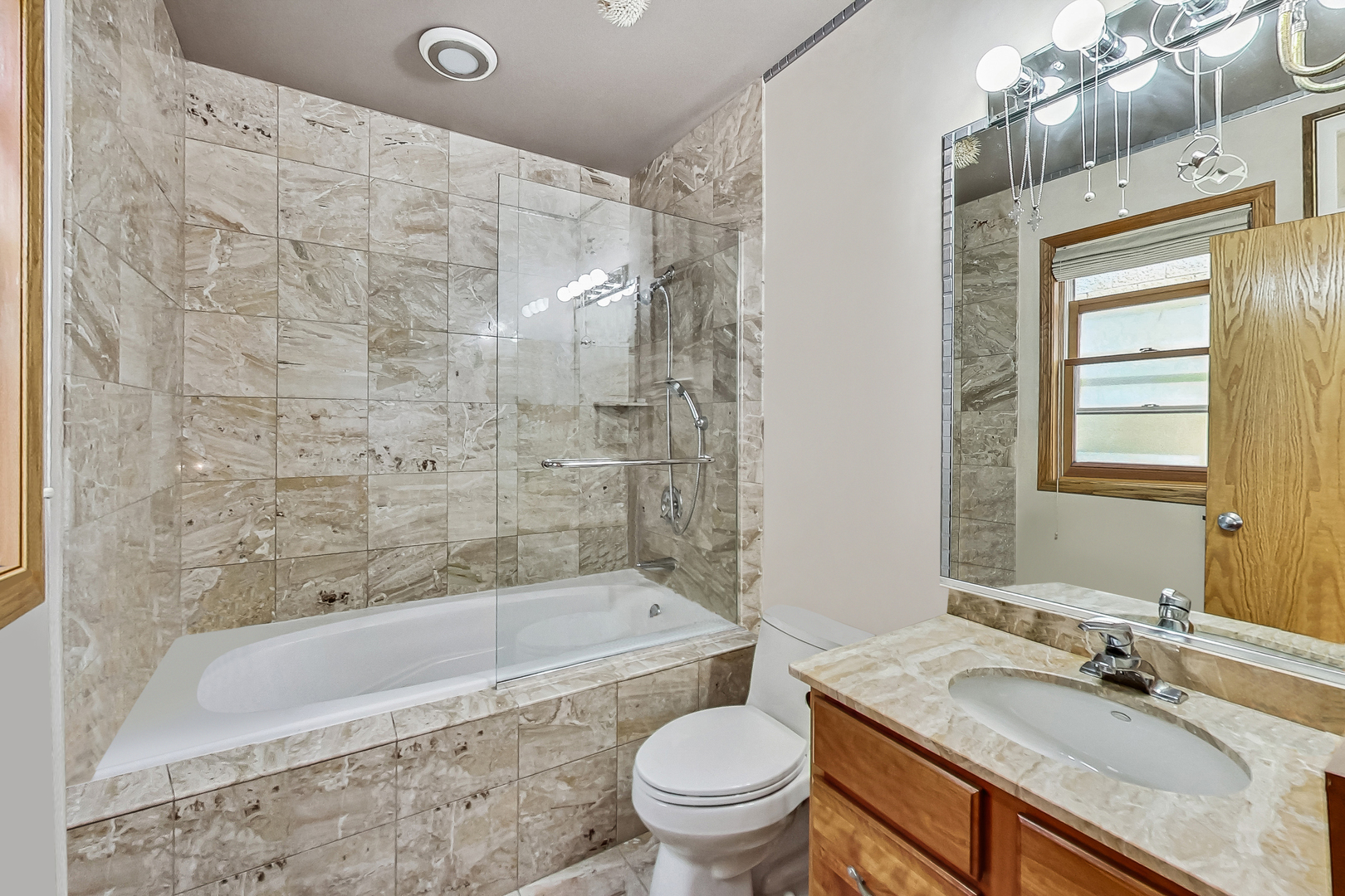 917 W Lakeside Place Unit: 1W