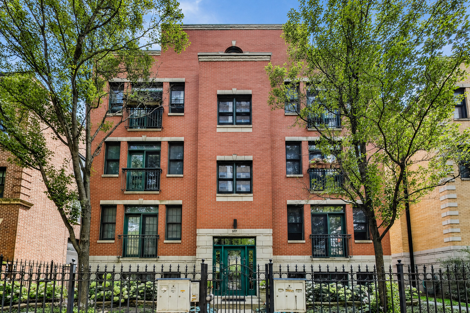917 W Lakeside Place Unit: 1W