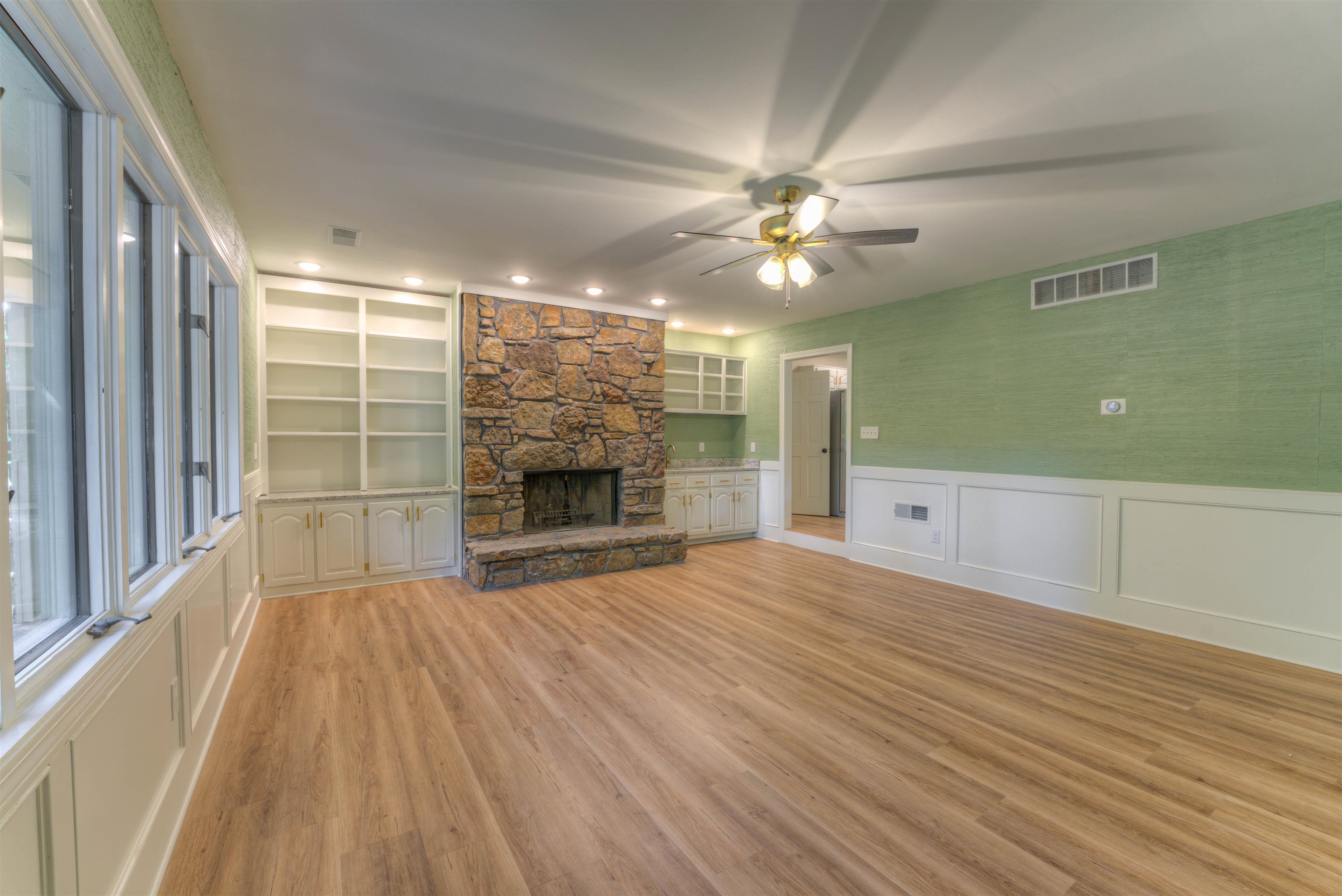 133 S WALNUT BEND RD