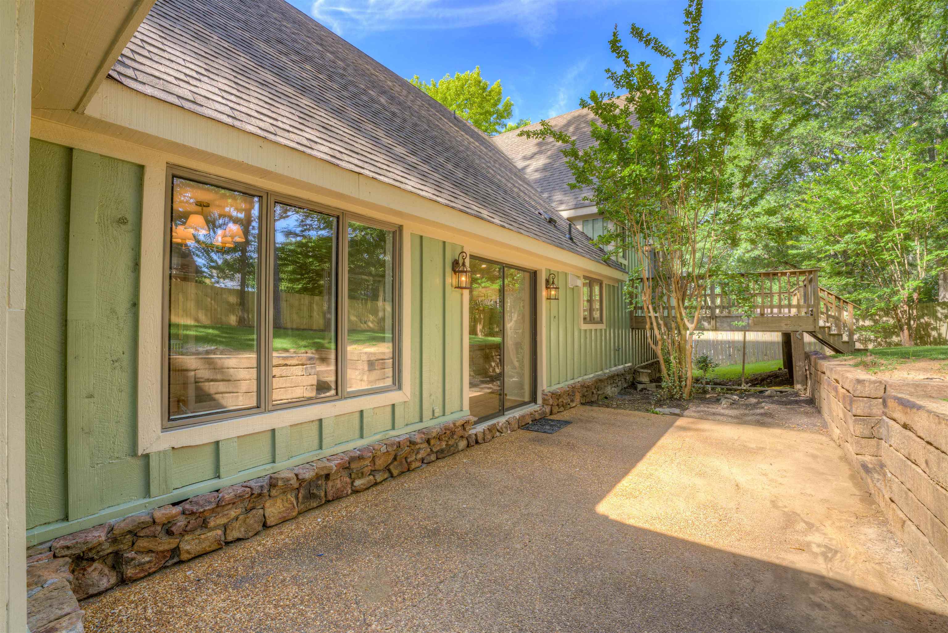 133 S WALNUT BEND RD
