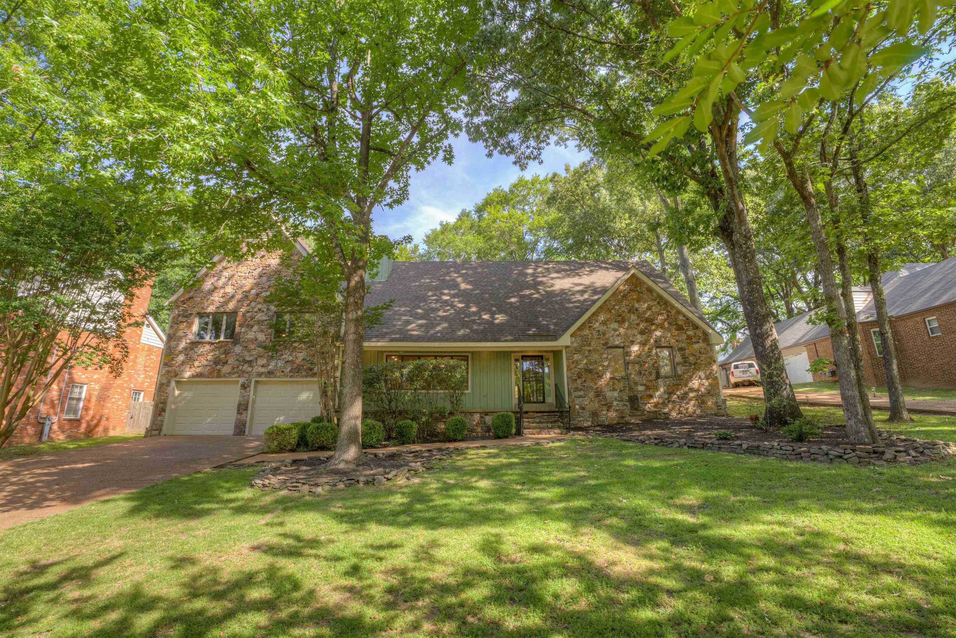 133 S WALNUT BEND RD