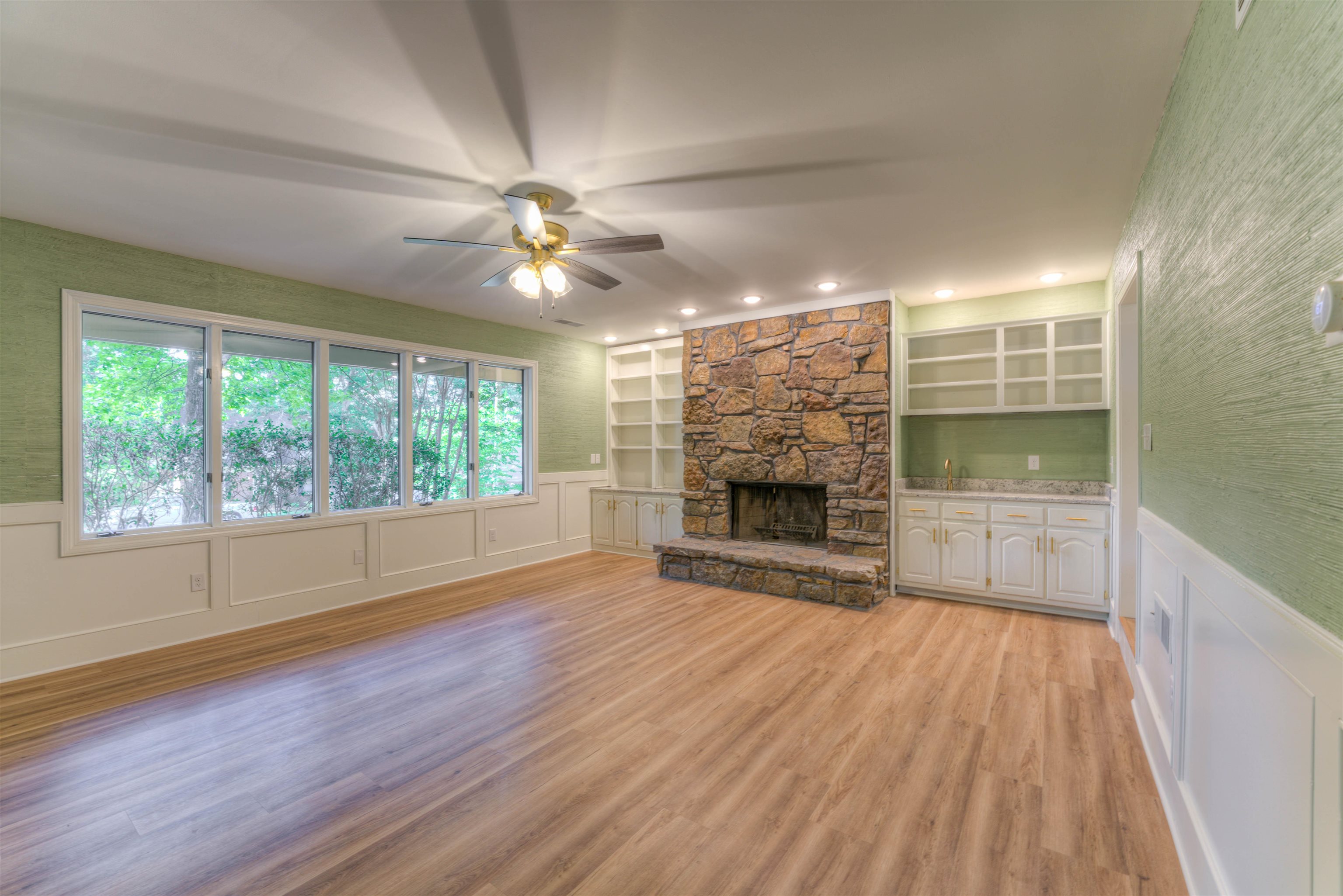 133 S WALNUT BEND RD
